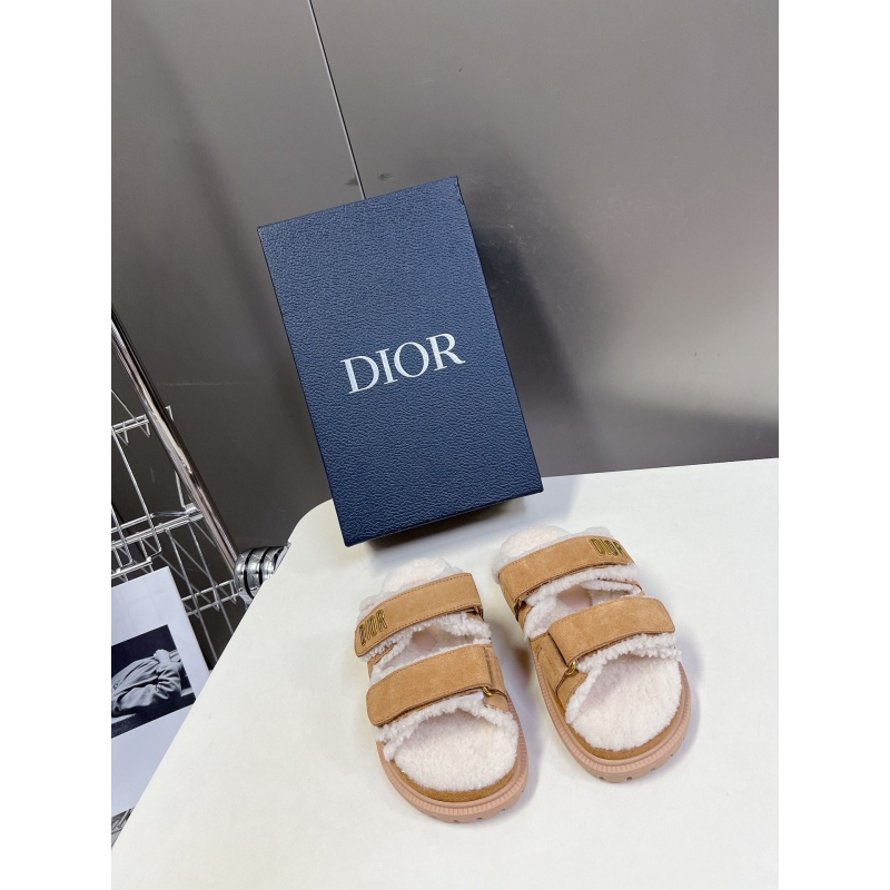 ch**an D*or sandals